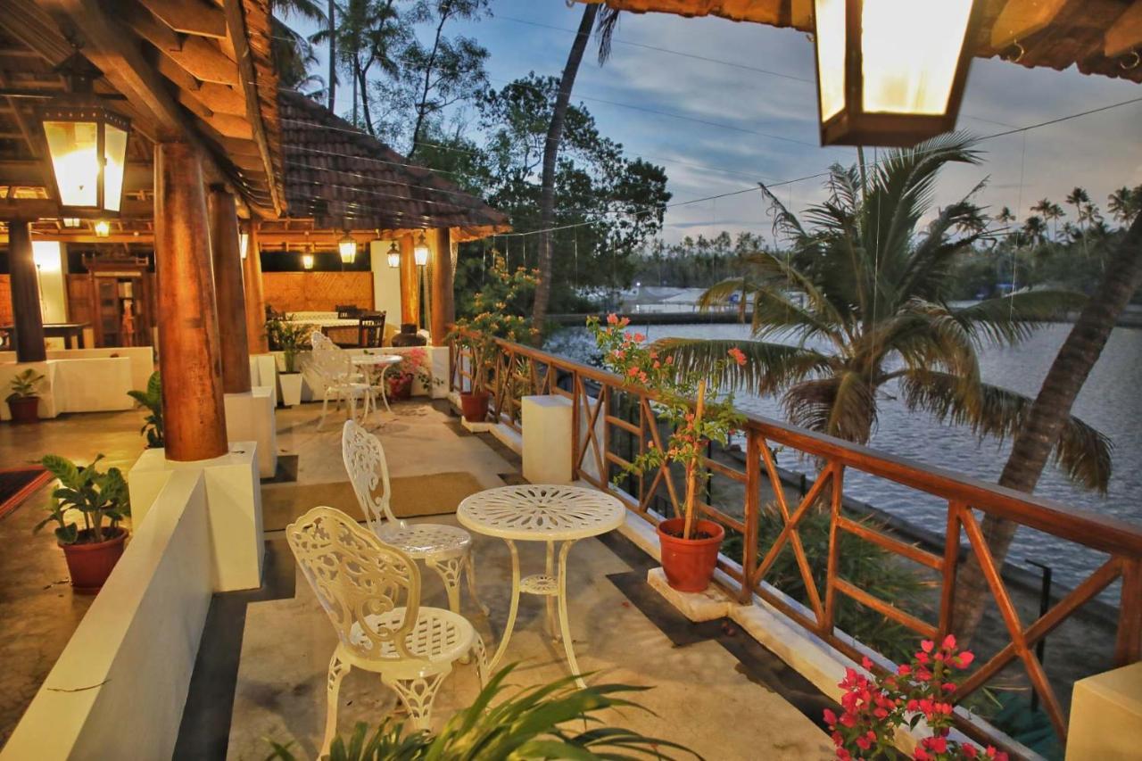 Hotel Vala House à Cherai Beach Extérieur photo