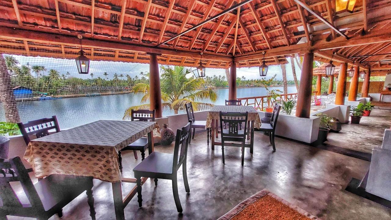 Hotel Vala House à Cherai Beach Extérieur photo