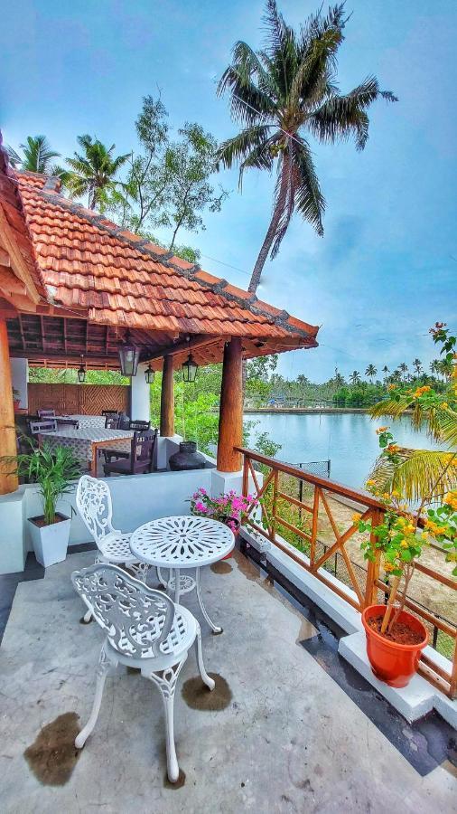 Hotel Vala House à Cherai Beach Extérieur photo