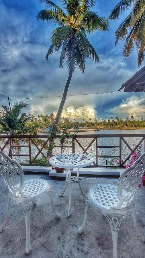Hotel Vala House à Cherai Beach Extérieur photo