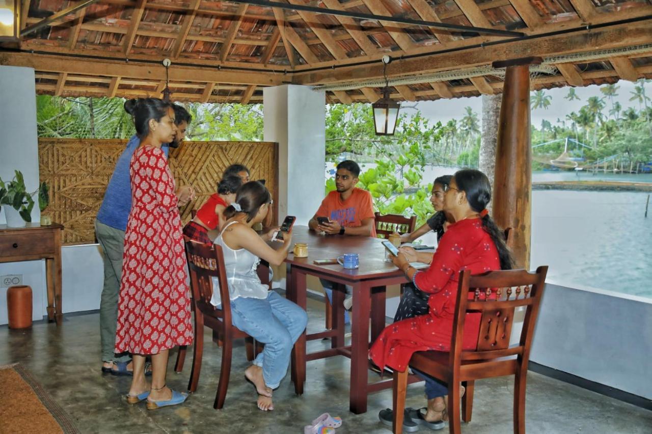 Hotel Vala House à Cherai Beach Extérieur photo