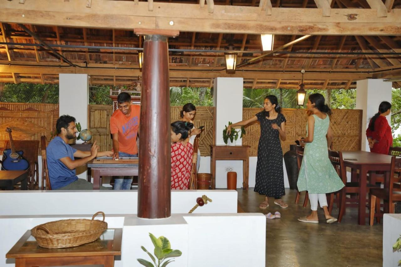 Hotel Vala House à Cherai Beach Extérieur photo