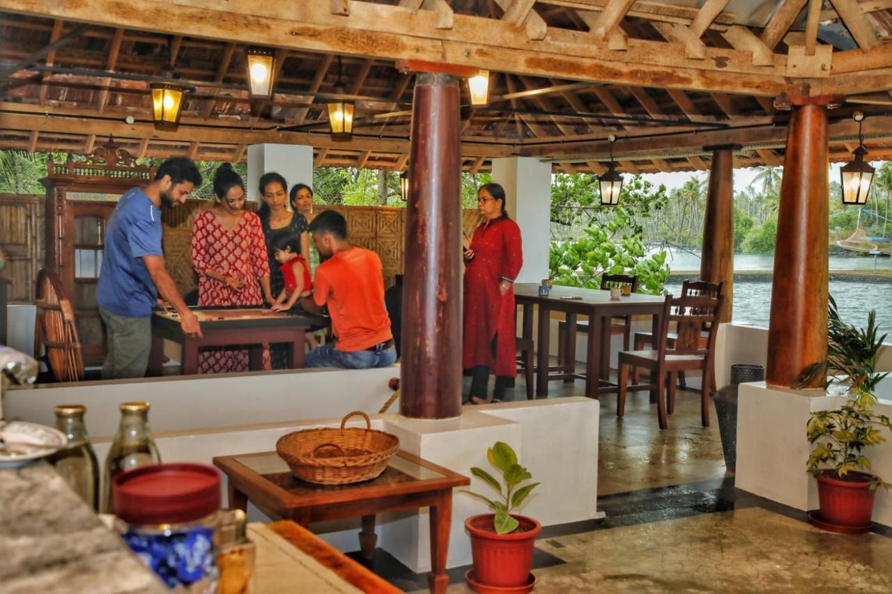 Hotel Vala House à Cherai Beach Extérieur photo