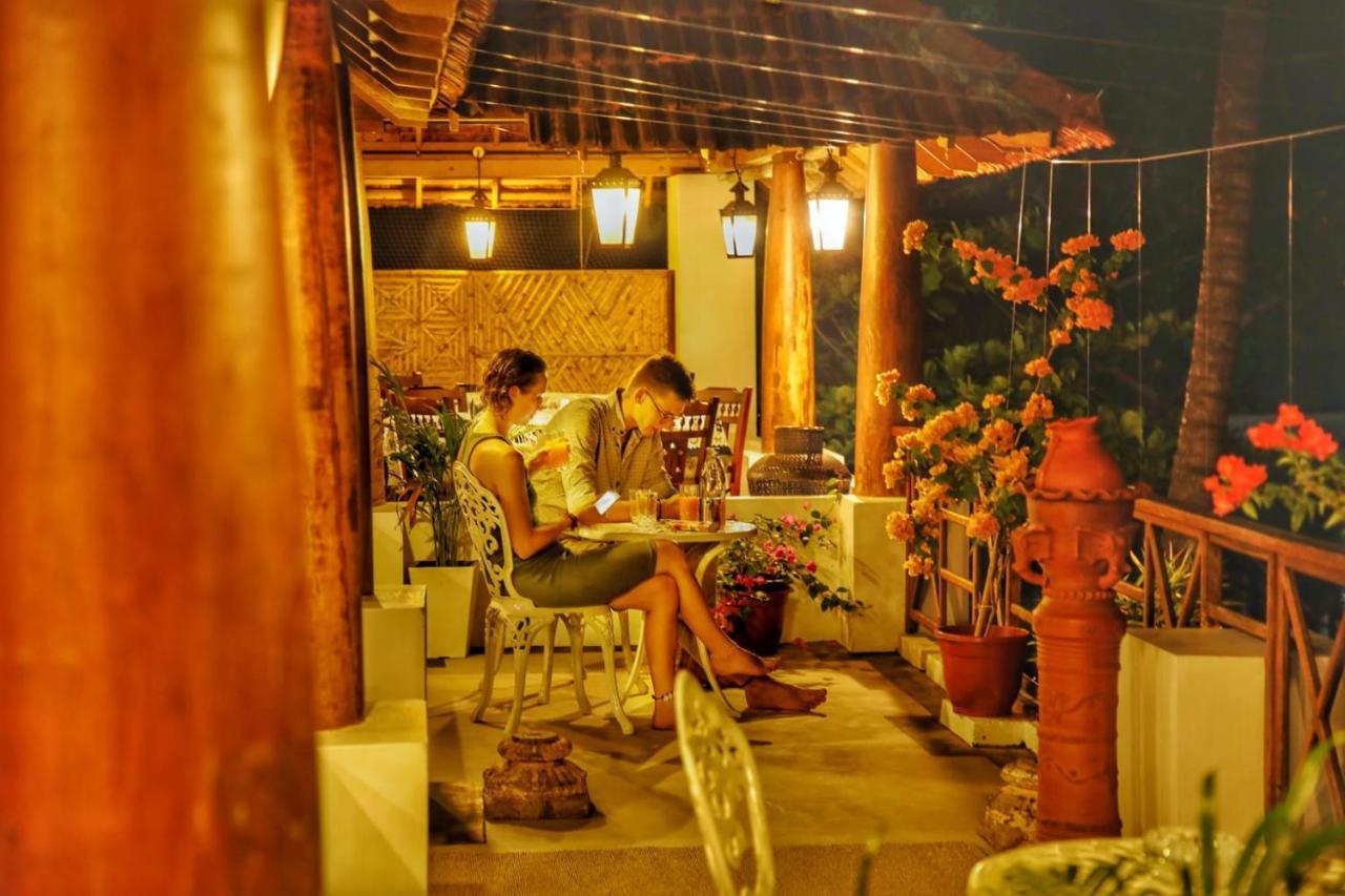 Hotel Vala House à Cherai Beach Extérieur photo