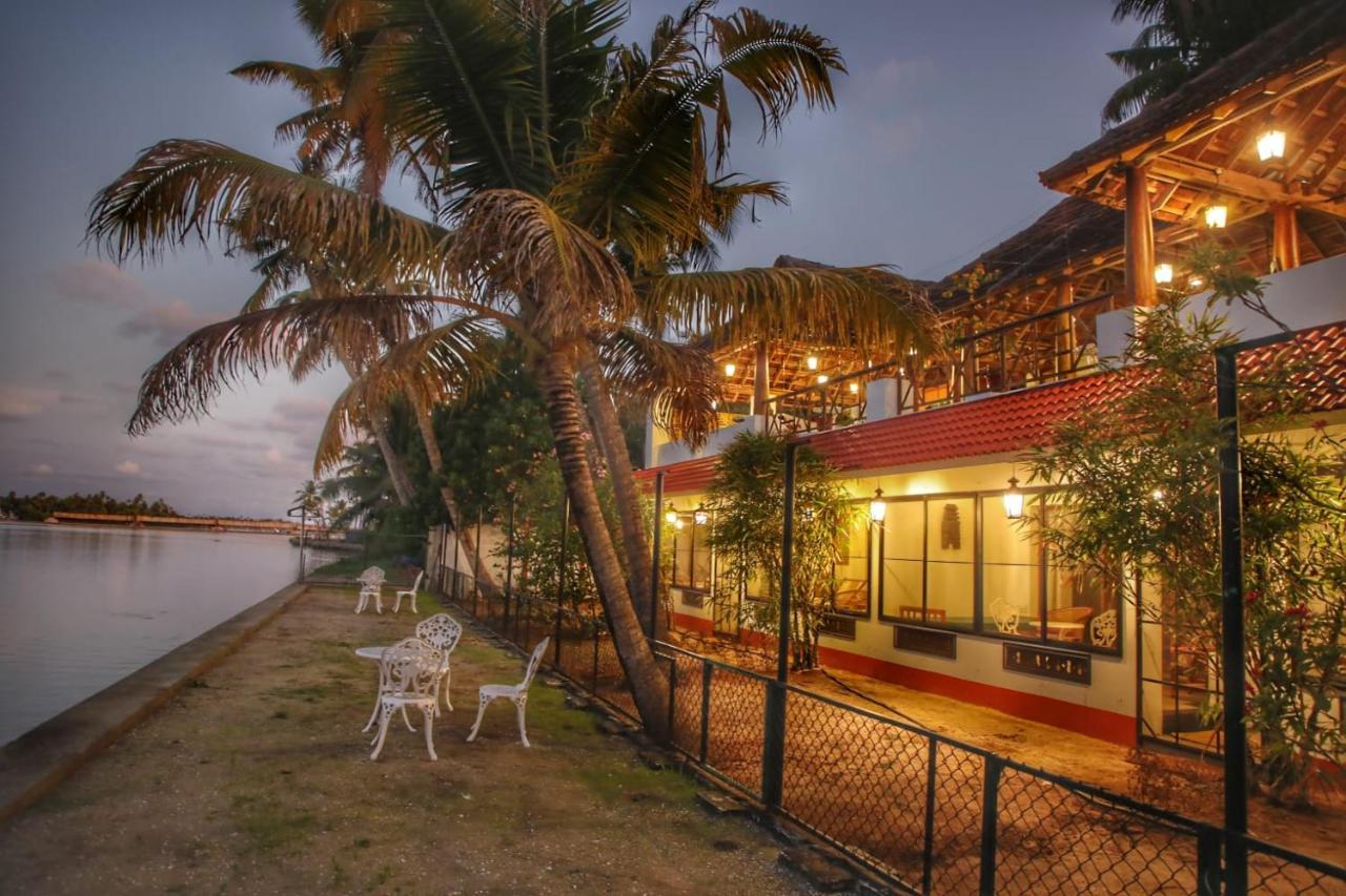 Hotel Vala House à Cherai Beach Extérieur photo