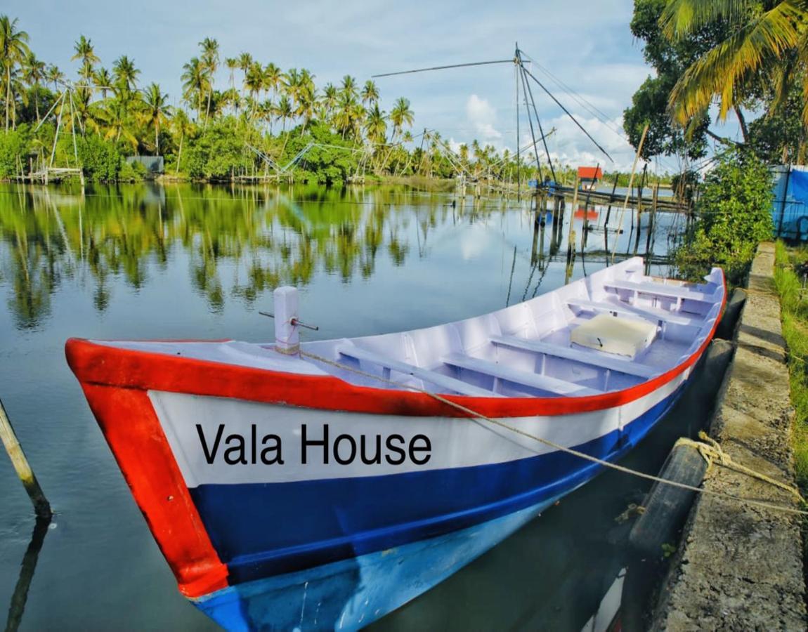 Hotel Vala House à Cherai Beach Extérieur photo