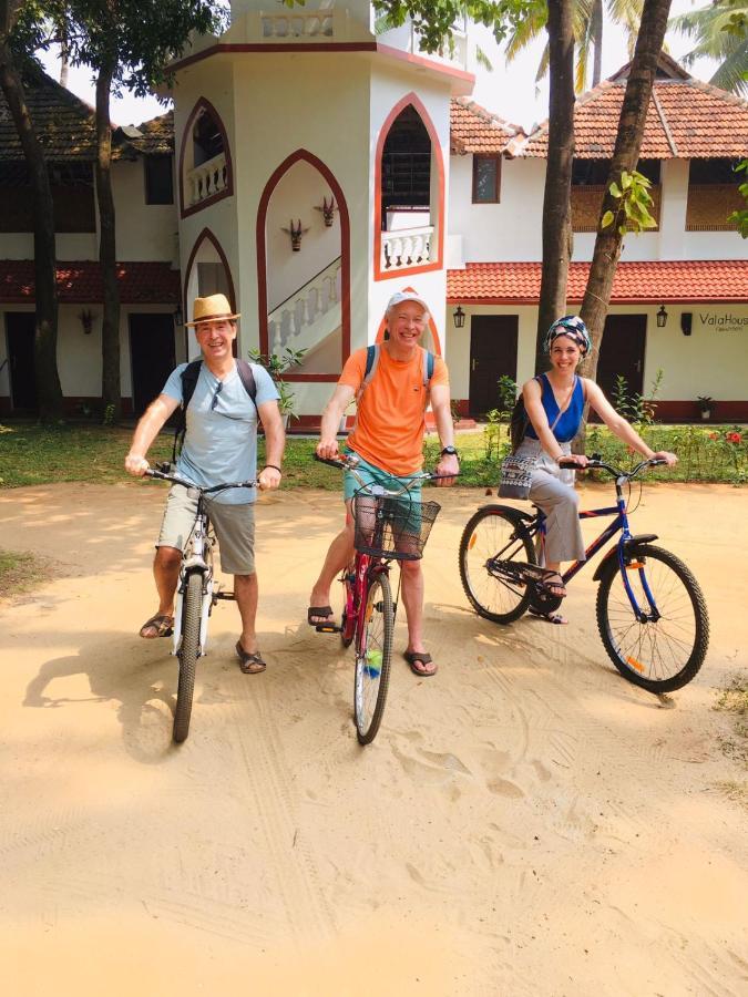 Hotel Vala House à Cherai Beach Extérieur photo