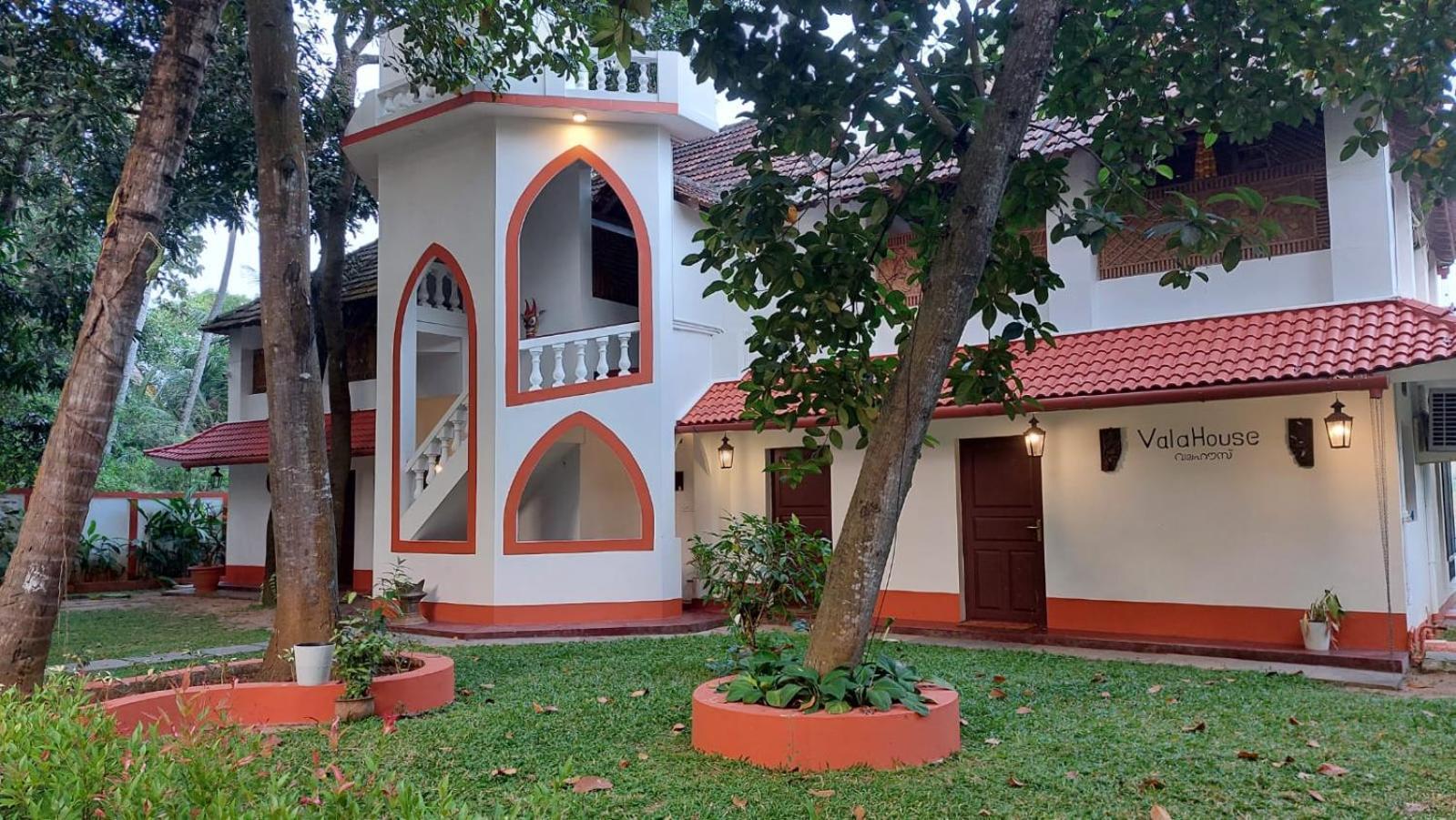 Hotel Vala House à Cherai Beach Extérieur photo